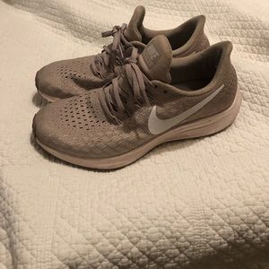 Nike 7.5 Air Zoom Pegasus 35 running shoes